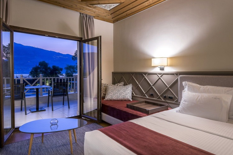 Deluxe Double room with lake view