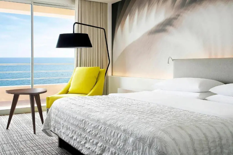 Le Meridien Beach Plaza
