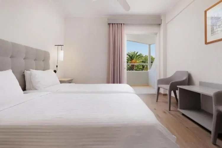 Superior Twin room with balcony
