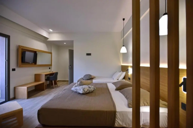Sharing Pool Triple room