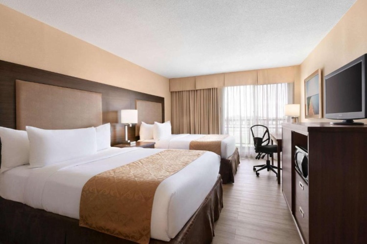 Accessible Quadruple room with park view