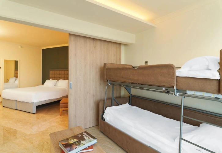 Swim Up Junior Suite