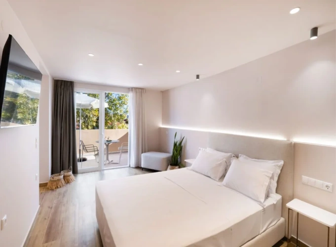 Premium Double Suite with partial sea view
