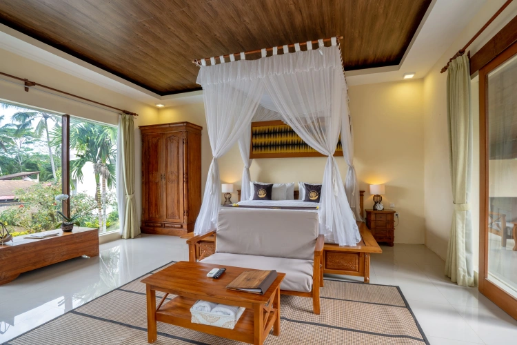 2 Bedrooms Villa