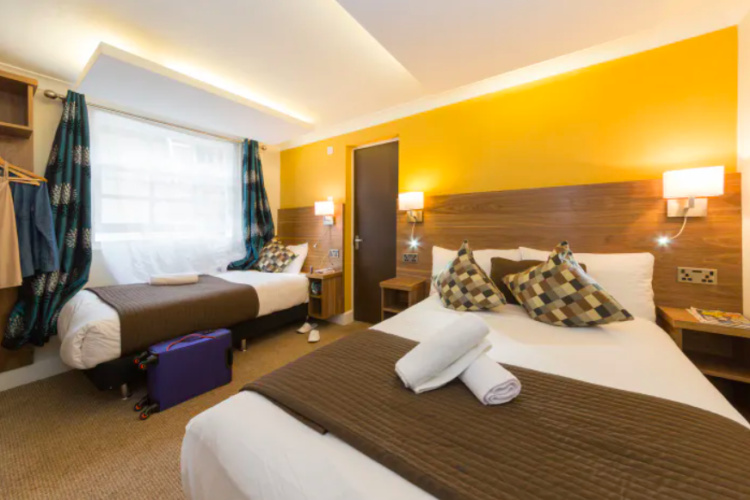 Triple room