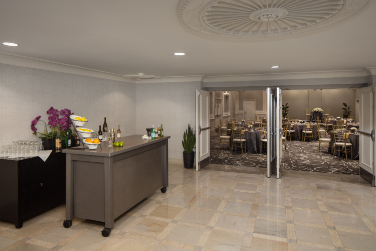 DoubleTree Suites by Hilton Hotel Detroit Downtown - Fort photo 22