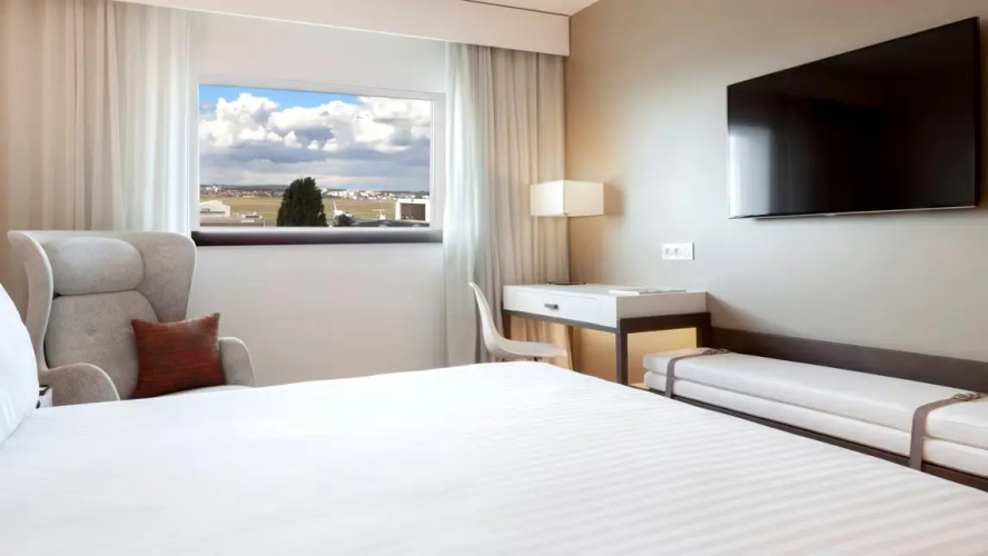 Superior Double Guest room Airport View