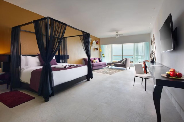 Deluxe Double Suite oceanfront