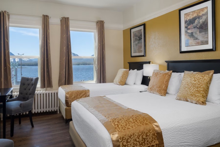 Standard Triple room with ocean view