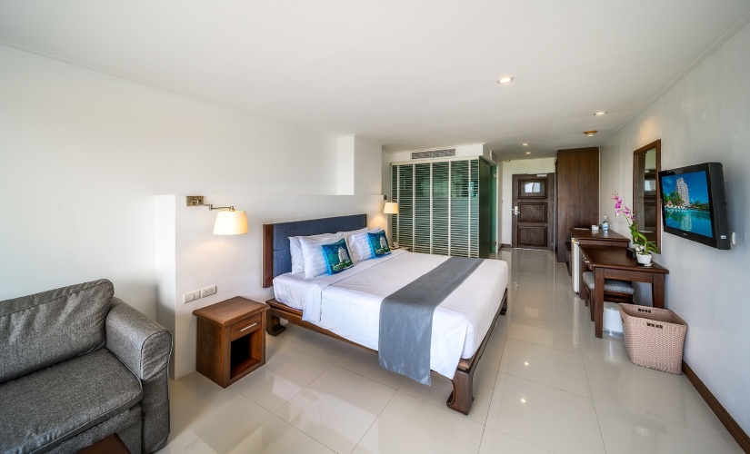 Deluxe Double room with balcony and with pool view