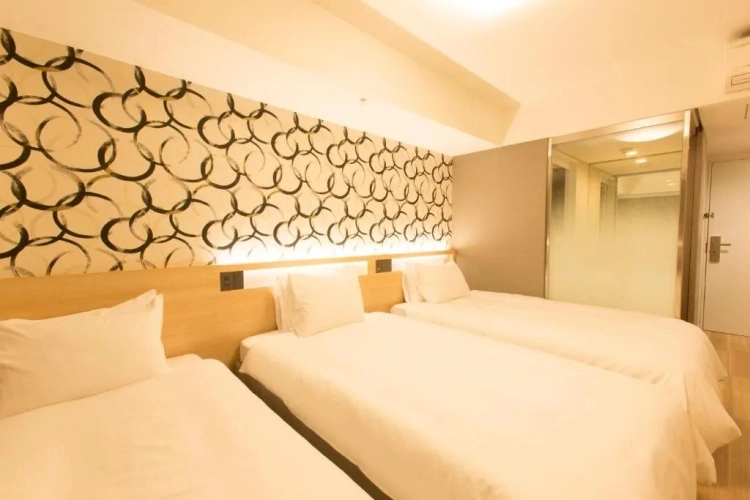 Standard Triple room