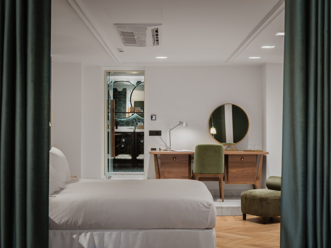 Signature Double Suite