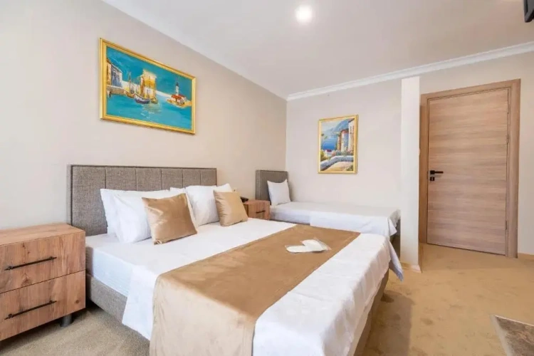 Suite with city view