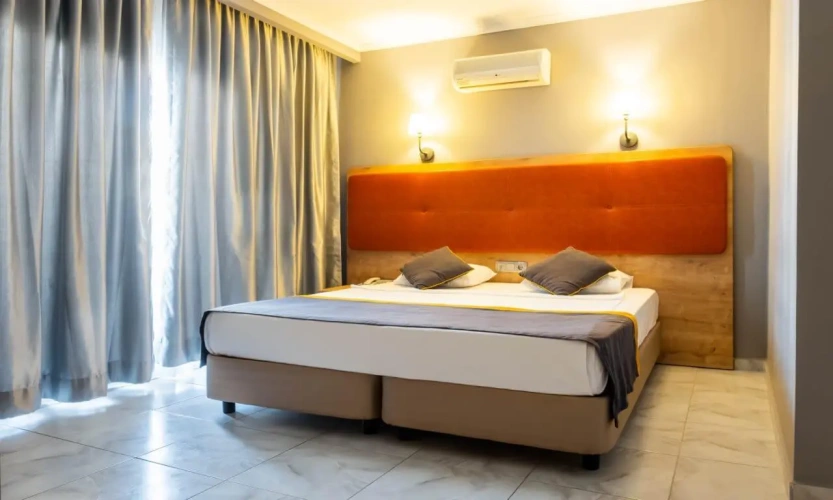 Standard room with partial sea view
