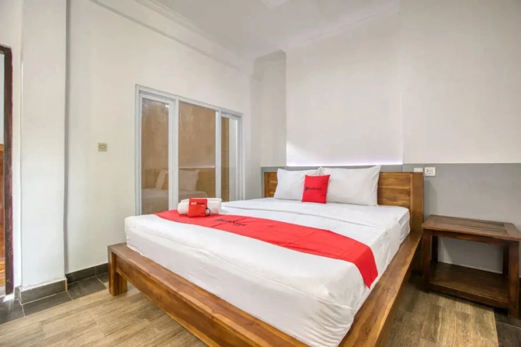 RedDoorz Double room