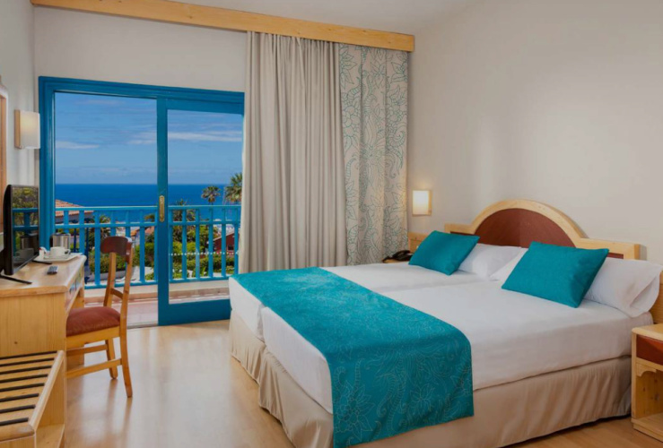 Standard Twin room with balcony