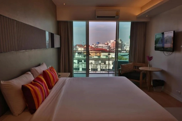 Sun Deluxe Double room with balcony and with city view