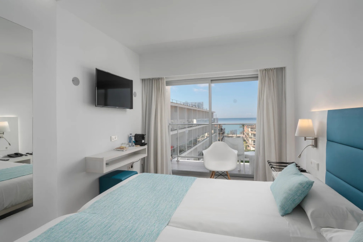 Alua Leo Hotel