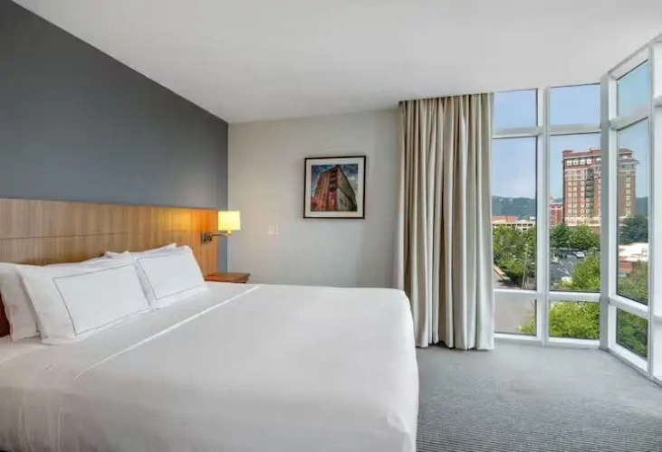 Corner Double room with city view