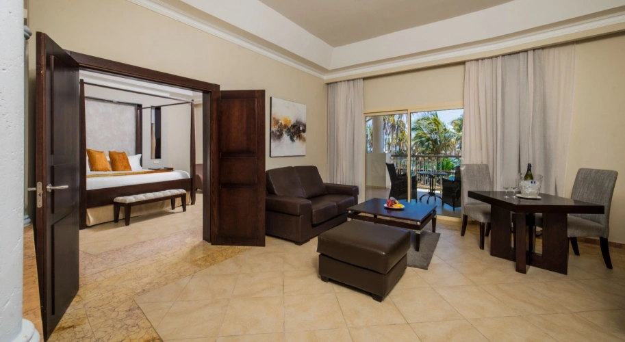 1 Bedroom Elegance Club 18+ Double Suite with Jacuzzi