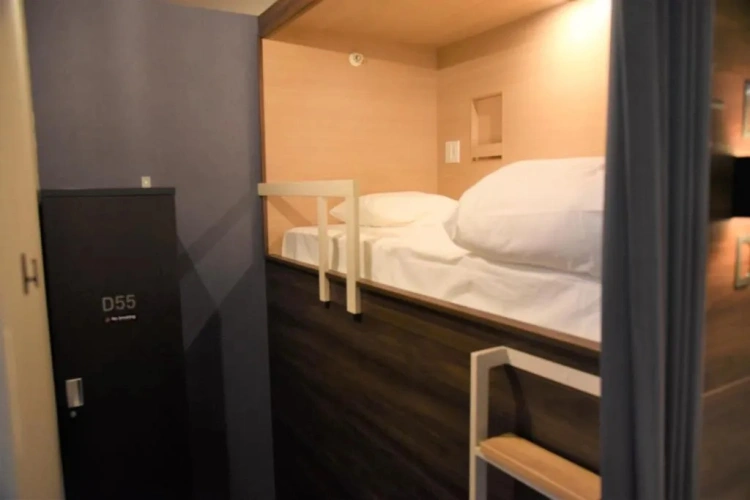 Upper Level Single Semi-Private Cabin