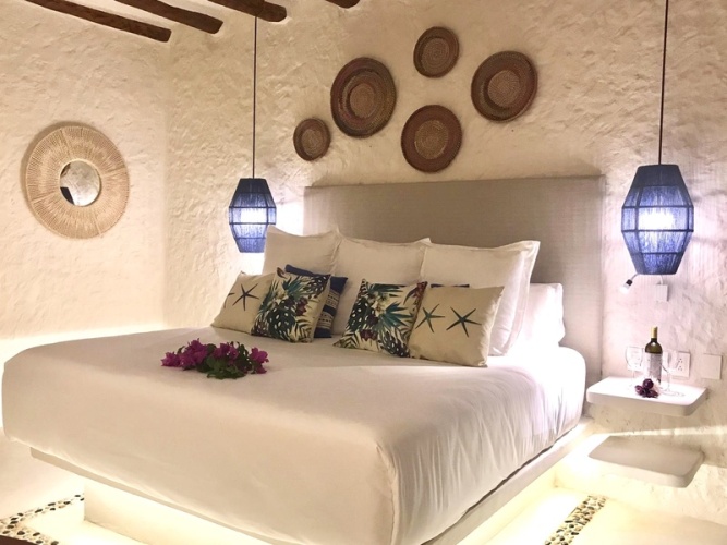Bathtub Double Suite