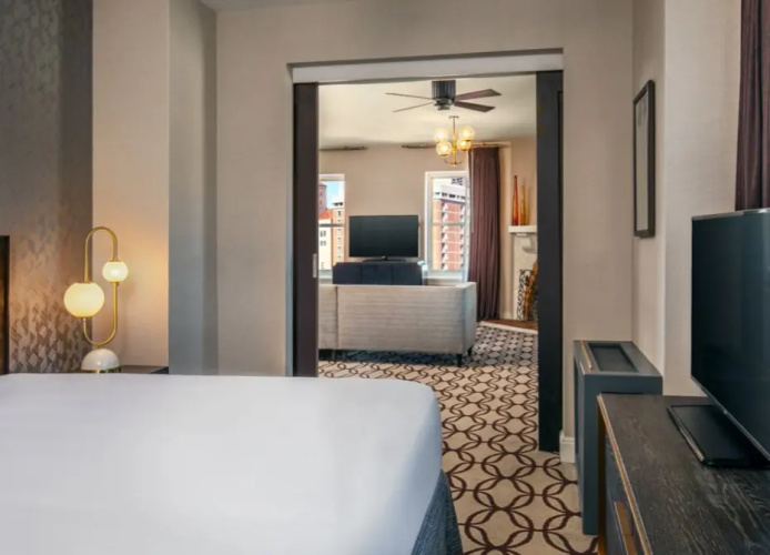 Samuel Double Suite