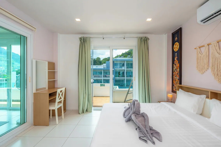 Kata Hill Sea View Hotel