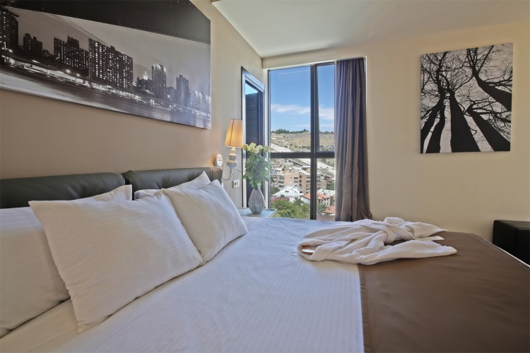 Cascade Double Suite