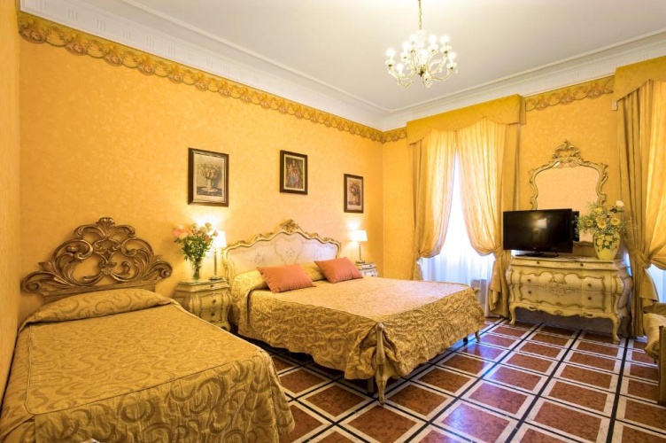 Small Triple room