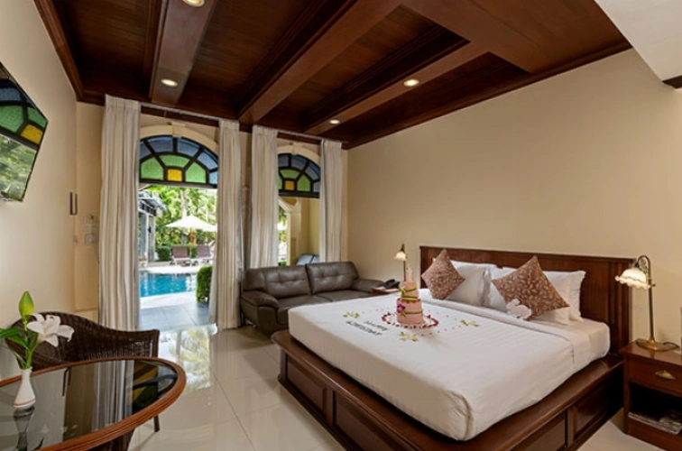 Double Front Studio with pool view