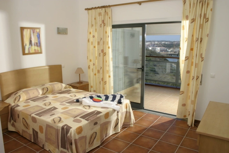 3 Bedrooms Apartment