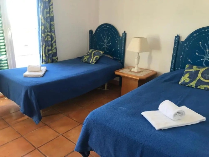 5 Bedrooms Apartment