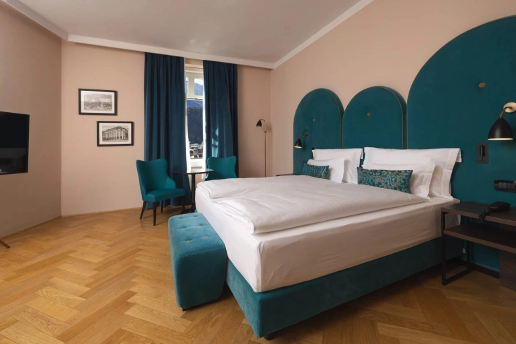 Suite with city view