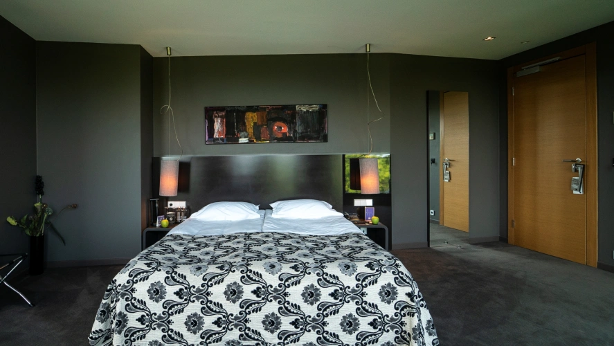 Large Suite