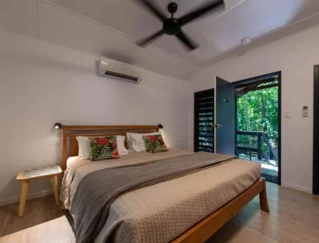 St Crispin Double Cabin