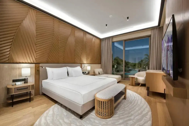 Regnum The Crown Resort