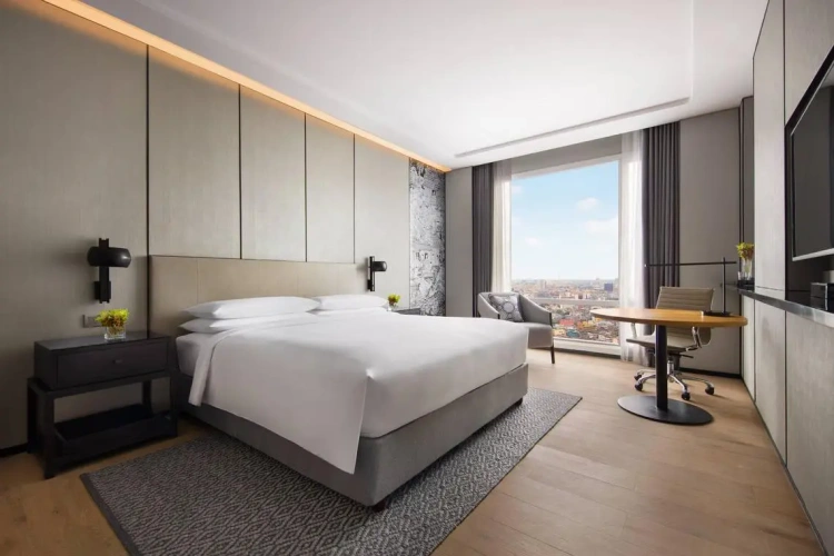 1 Bedroom Club Lounge Access Suite