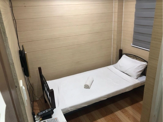 Basic (no window, no air conditioning) Single room