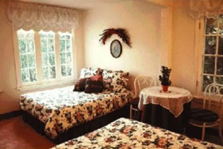 Bessie's Quadruple room