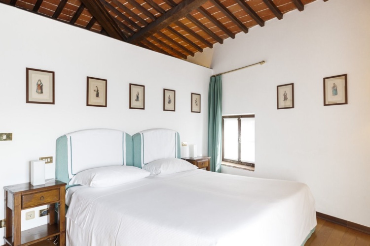 2 Bedrooms Triple Apartment