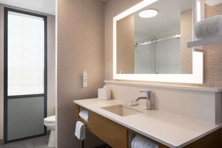 Hampton Inn & Suites San Mateo-San Francisco Airport photo 13