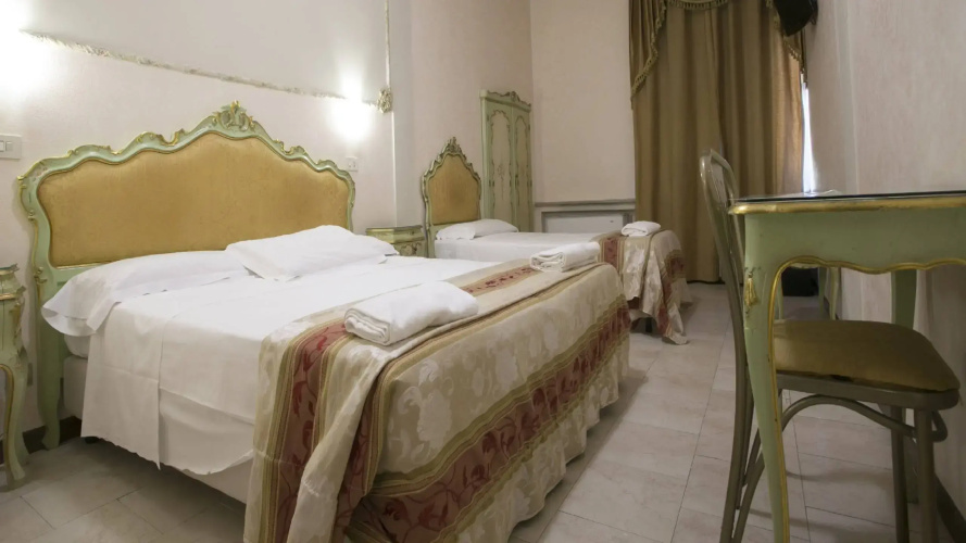 Romulus Hotel