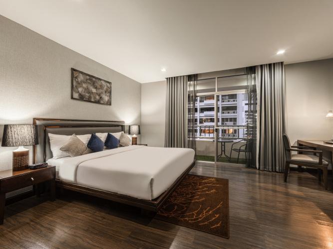 Deluxe Double Suite with balcony and with city view