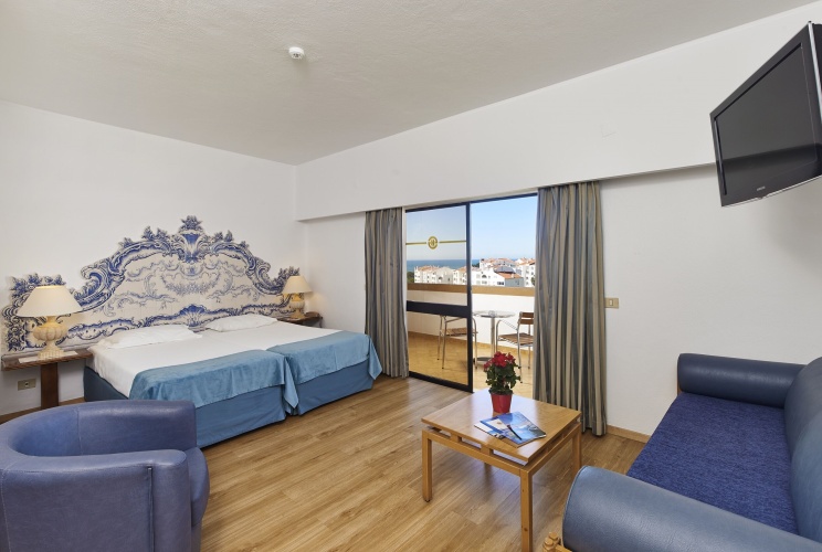 Twin Studio with pool view