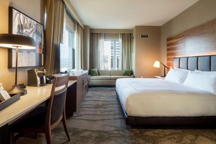 Corner Double room with city view