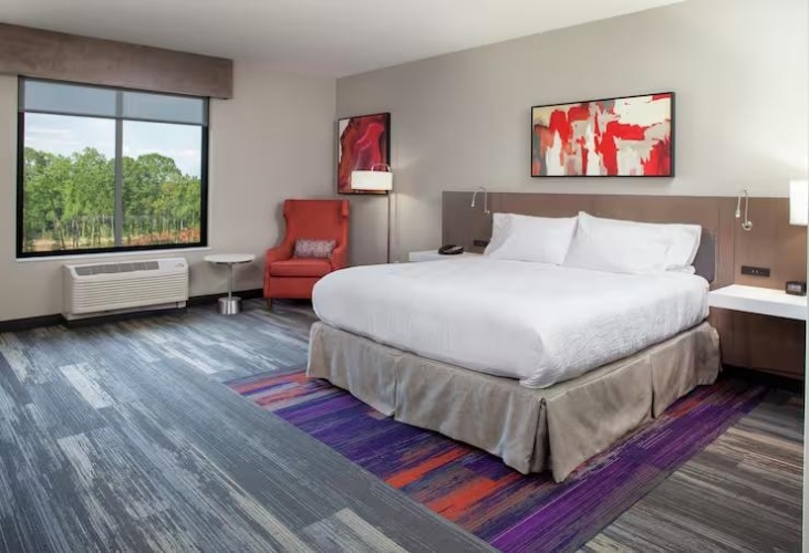 Mobility Accessible with Bathub Double room
