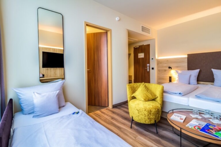 Standard Triple room