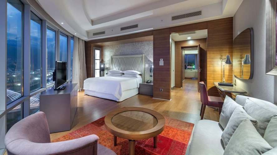 1 Bedroom Presidential Double Club Level Suite