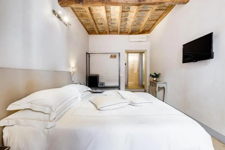 Rome Frattina 27
